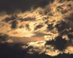 夕日に輝く雲